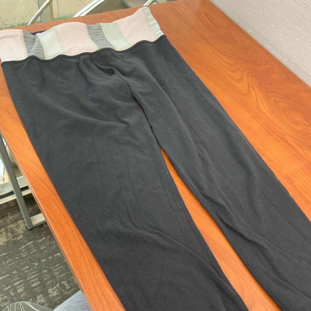 Size 6 Lululemon cropped yoga pants